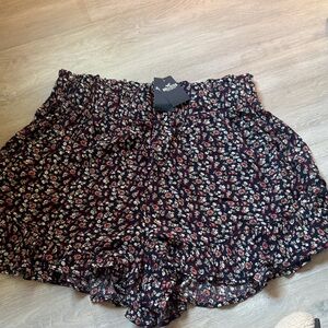 Hollister Black Floral High Waist Women's Shorts size medium
